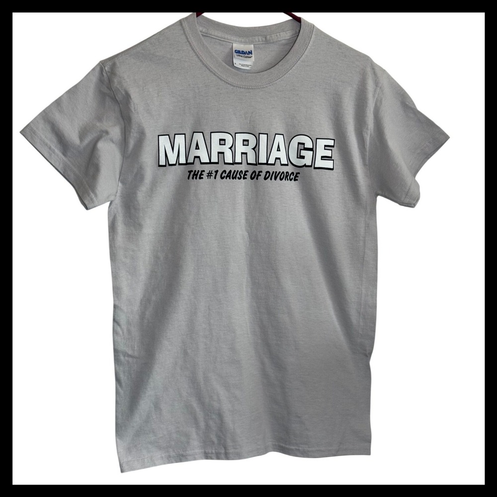 NWOT Gildan Ultra Cotton Marriage The #1 Cause of Divorce Graphic Tee Mens Small